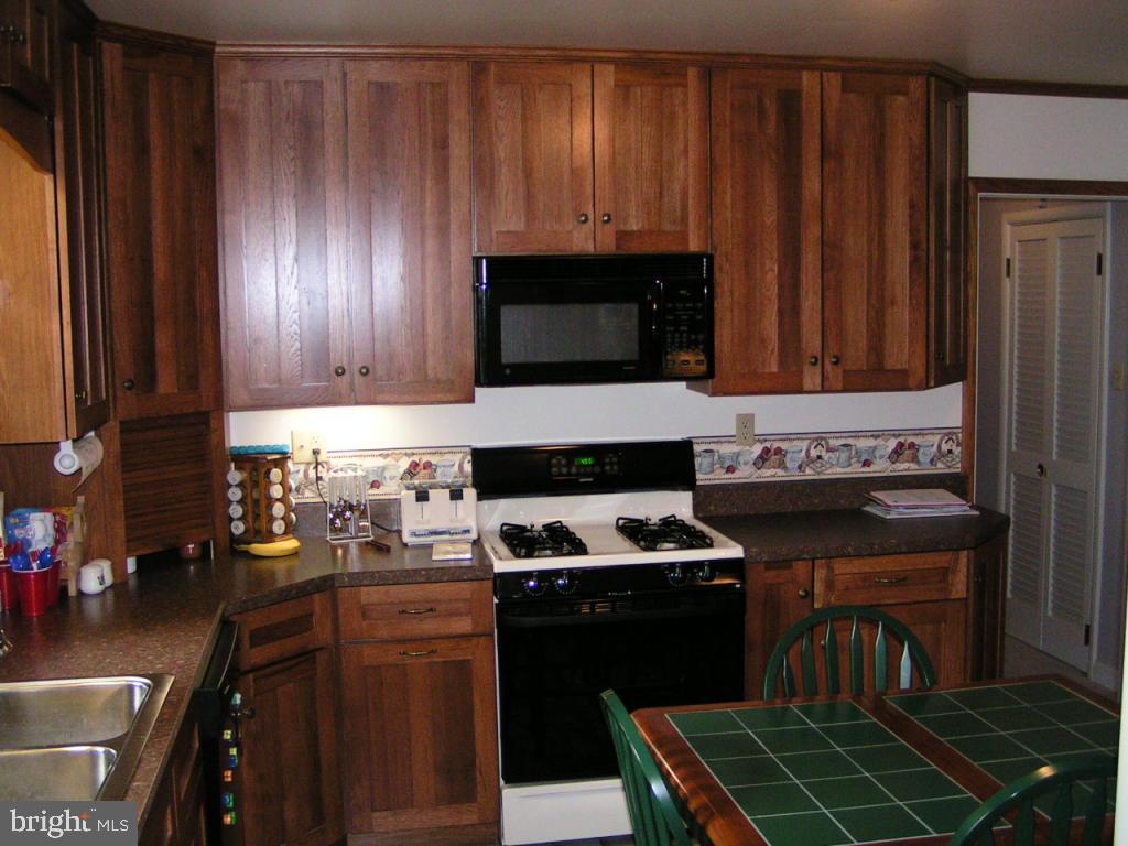 160 Tulane Terrace Lancaster, PA 17603 - Photo 2 of 23