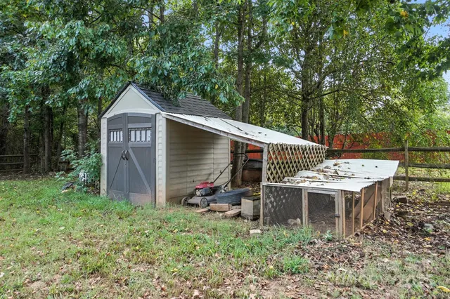 a view of backyard with small cabin