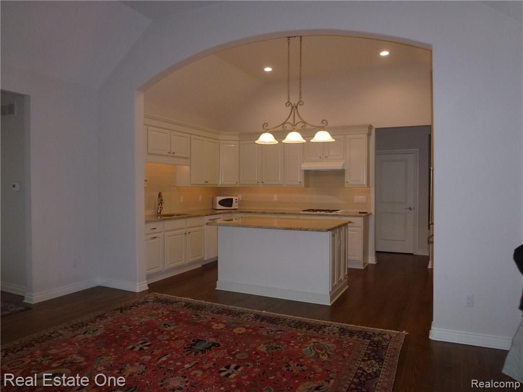 5220 Brecon Court, Unit 43 Rochester, MI 48306 - Photo 19 of 33 P1050659.JPG