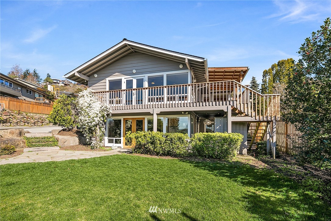 8636 Fauntlee Crest Southwest Seattle, WA 98136 - Photo 2 of 25