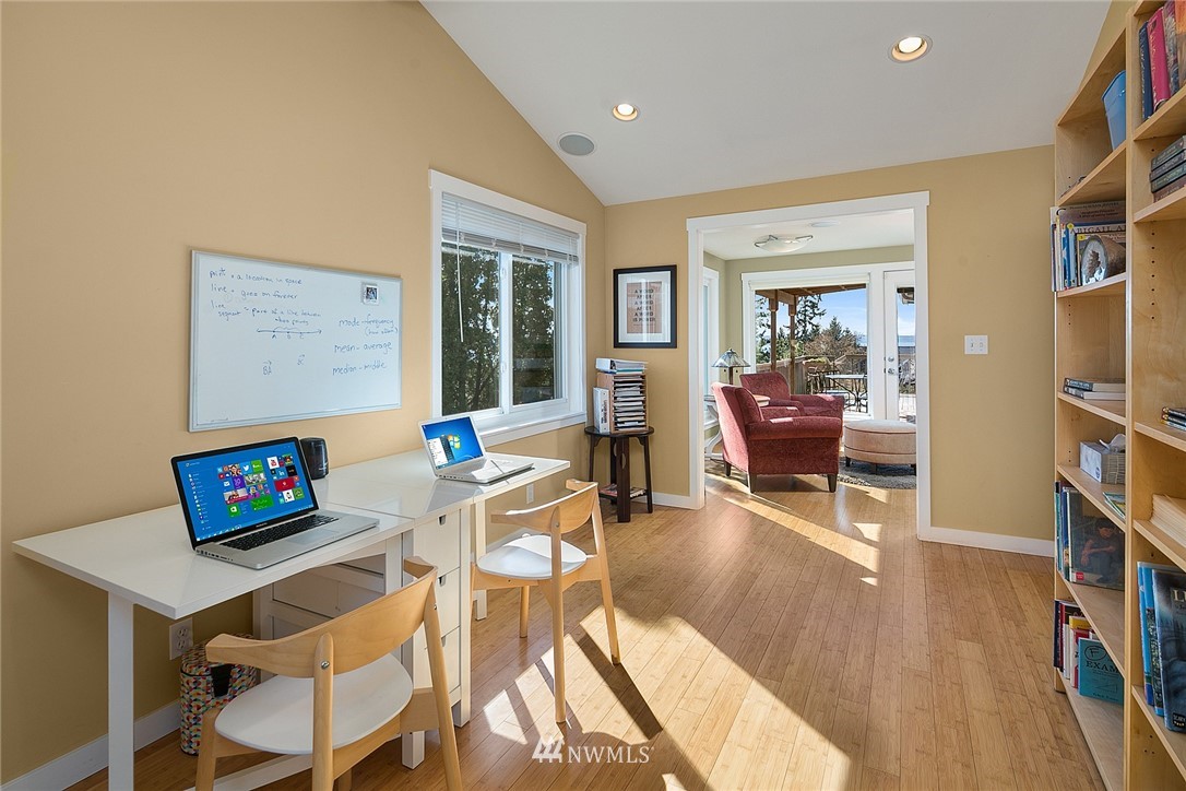 8636 Fauntlee Crest Southwest Seattle, WA 98136 - Photo 11 of 25