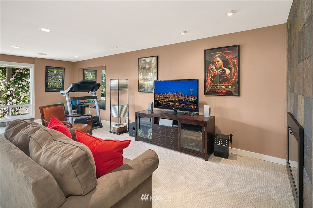 8636 Fauntlee Crest Southwest Seattle, WA 98136 - Photo 14 of 25