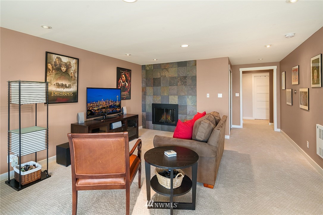 8636 Fauntlee Crest Southwest Seattle, WA 98136 - Photo 15 of 25