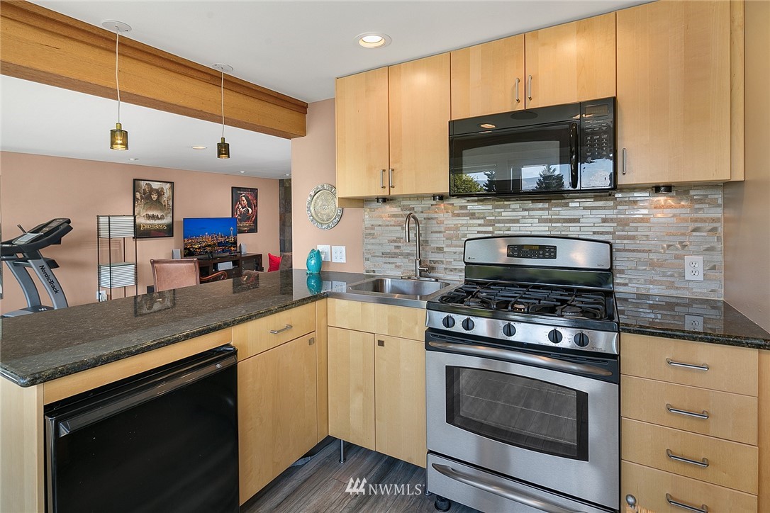 8636 Fauntlee Crest Southwest Seattle, WA 98136 - Photo 16 of 25