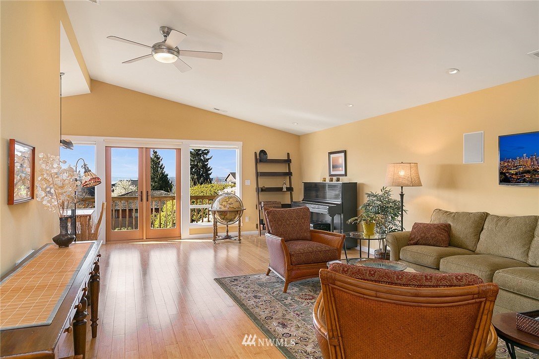 8636 Fauntlee Crest Southwest Seattle, WA 98136 - Photo 6 of 25