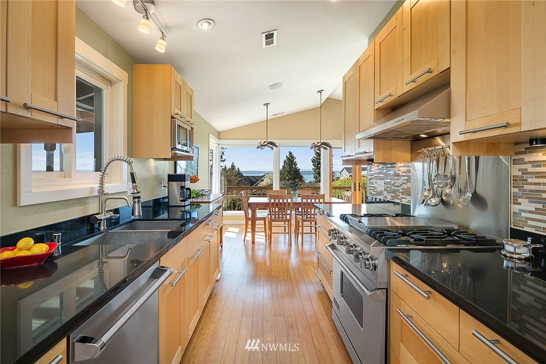 8636 Fauntlee Crest Southwest Seattle, WA 98136 - Photo 8 of 25