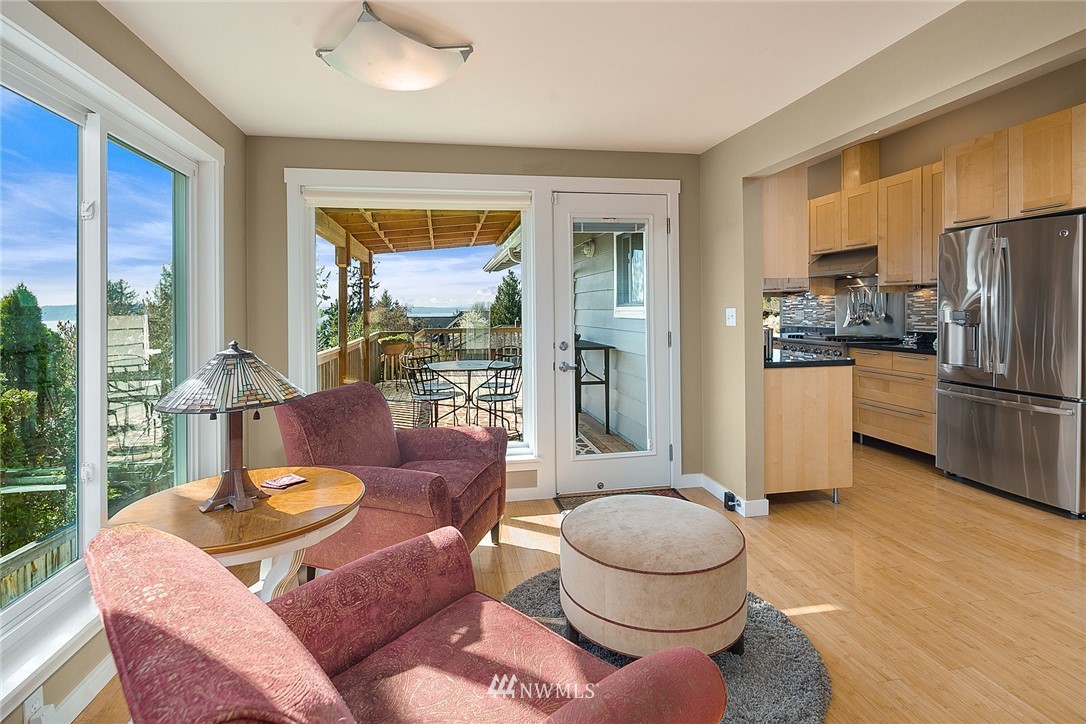8636 Fauntlee Crest Southwest Seattle, WA 98136 - Photo 10 of 25