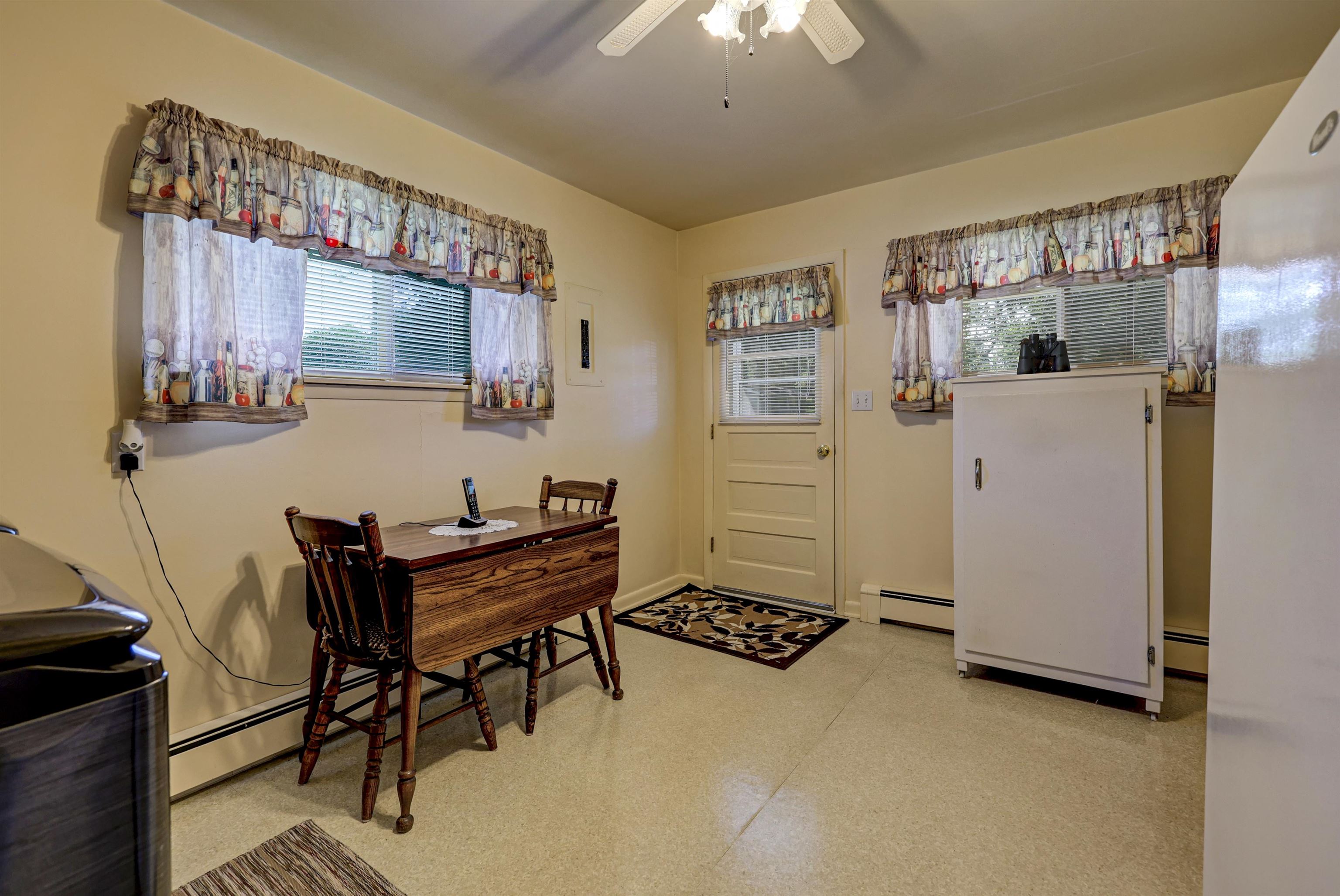 2068 Point Comfort Road Oshkosh, WI 54902 - Photo 15 of 44 Gallery Image 15