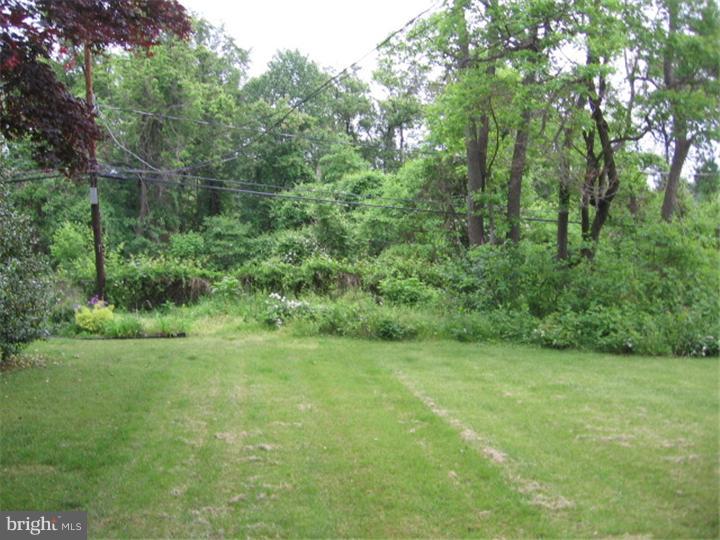 977 Rocklynn Road Springfield, PA 19064 - Photo 2 of 2 Gallery Image 2