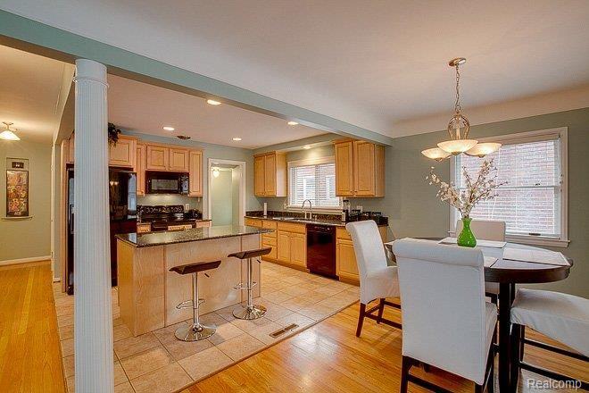 1810 Bournemouth Road Grosse Pointe, MI 48236 - Photo 7 of 20 1810Bournemouth-0004MLS.jpg