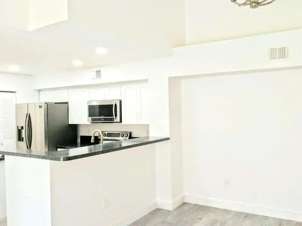 $2,600 | 1743 Village Boulevard, Unit 207, West Palm Beach, FL 33409