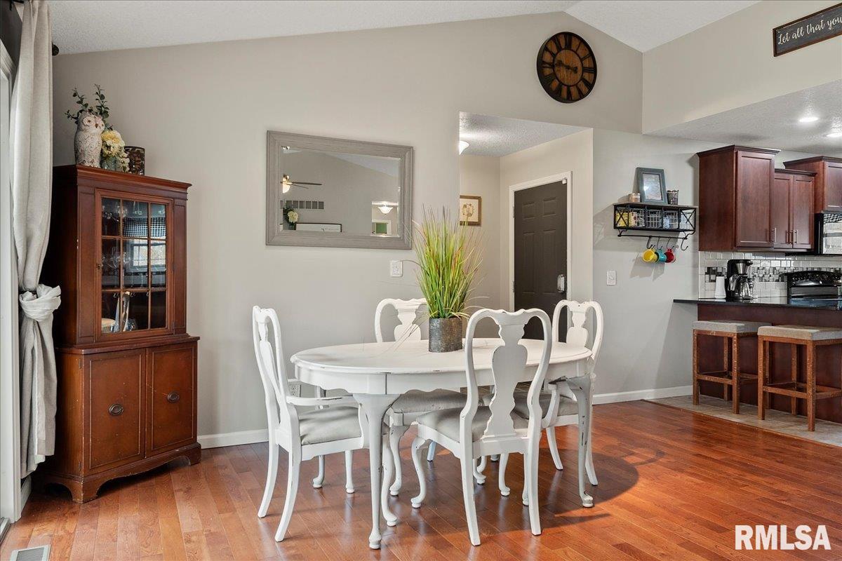 809 Cherokee Drive Springfield, IL 62711 - Photo 11 of 48