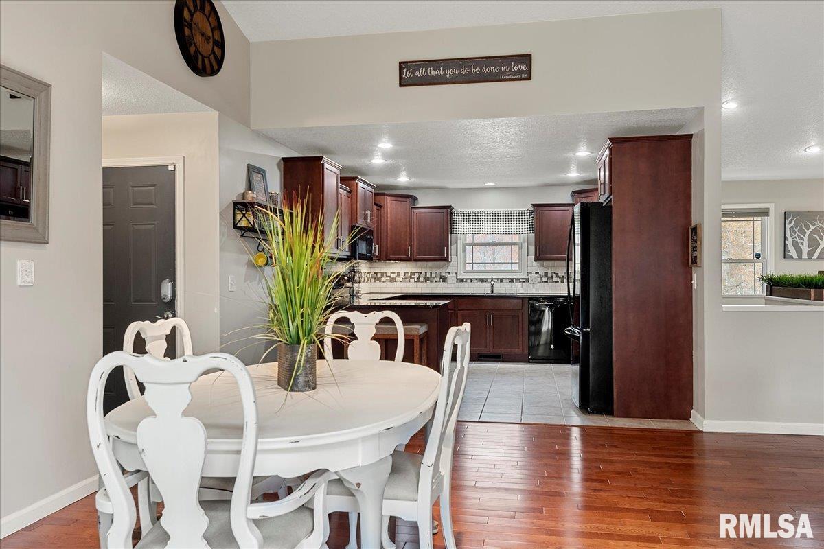 809 Cherokee Drive Springfield, IL 62711 - Photo 12 of 48