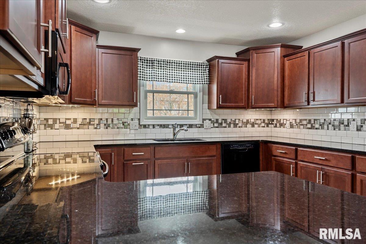 809 Cherokee Drive Springfield, IL 62711 - Photo 17 of 48