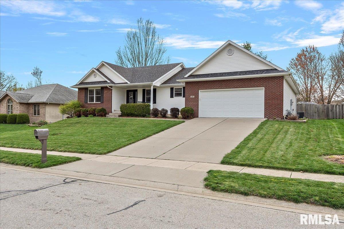 809 Cherokee Drive Springfield, IL 62711 - Photo 3 of 48