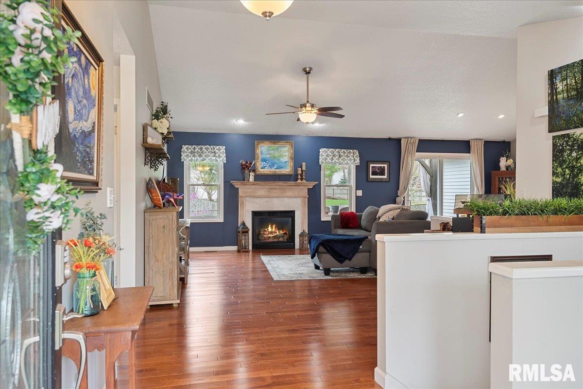 809 Cherokee Drive Springfield, IL 62711 - Photo 4 of 48