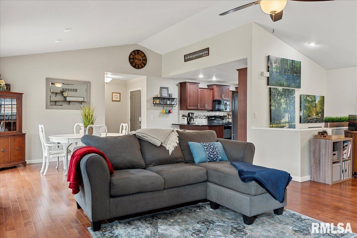 809 Cherokee Drive Springfield, IL 62711 - Photo 7 of 48