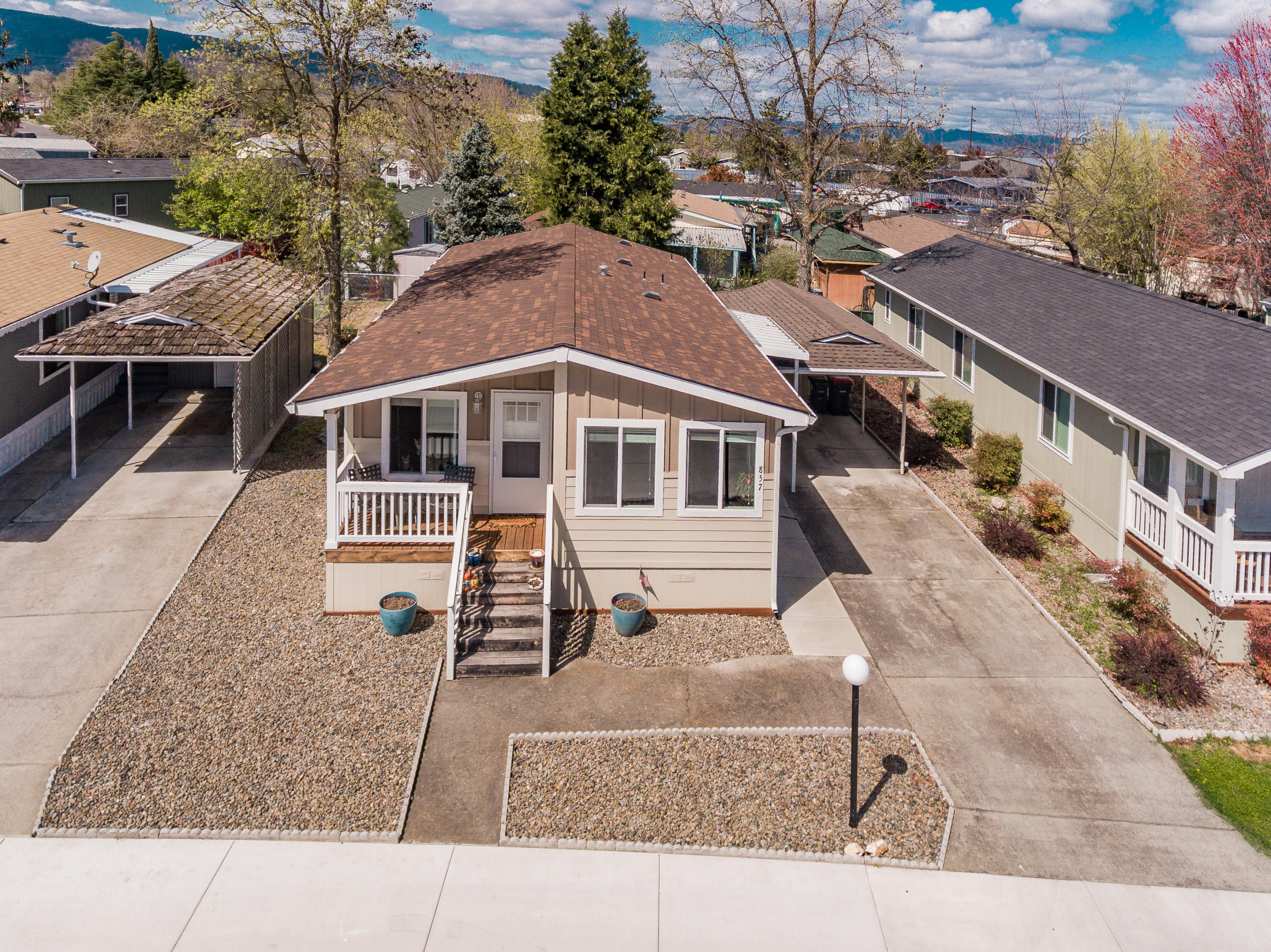857 Carol Rae Medford, OR 97501 - Photo 2 of 27 Front of home