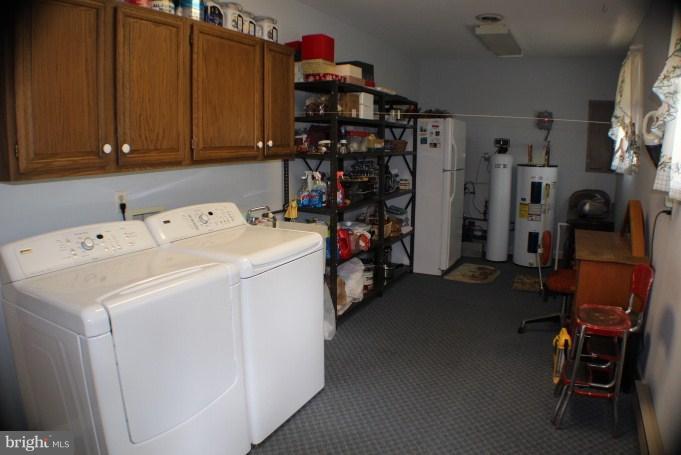 204 Thompson Road Chester, MD 21619 - Photo 4 of 30 a utility room with dryer and washer