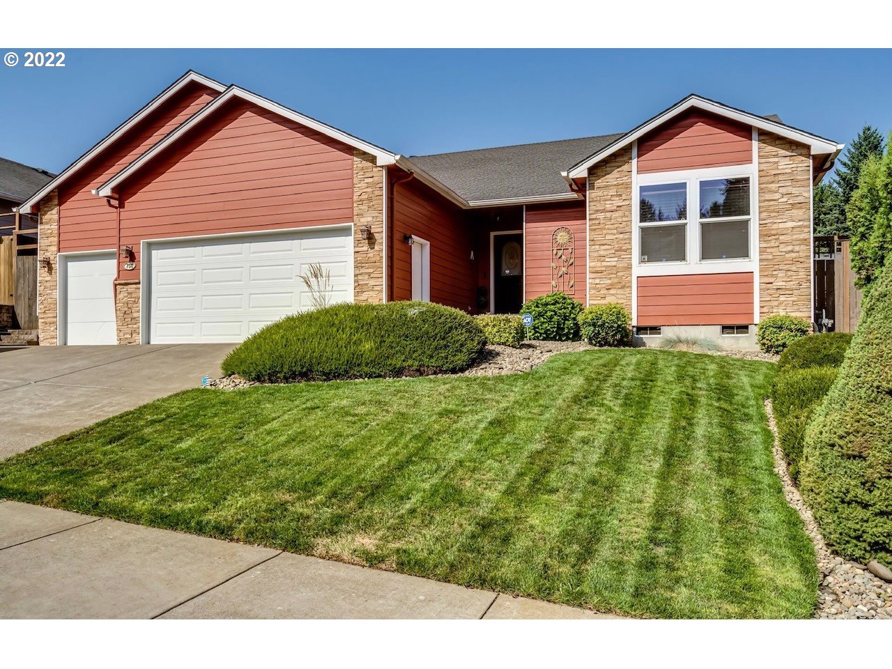 756 South 48th Street Springfield, OR 97478 - Photo 1 of 31 a front view of a house with a yard