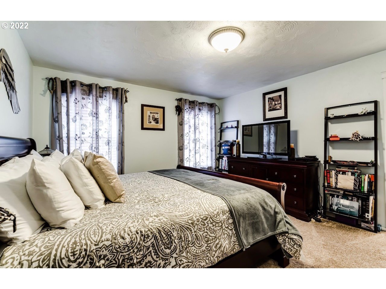 756 South 48th Street Springfield, OR 97478 - Photo 19 of 31 a bedroom with a large bed and a tv
