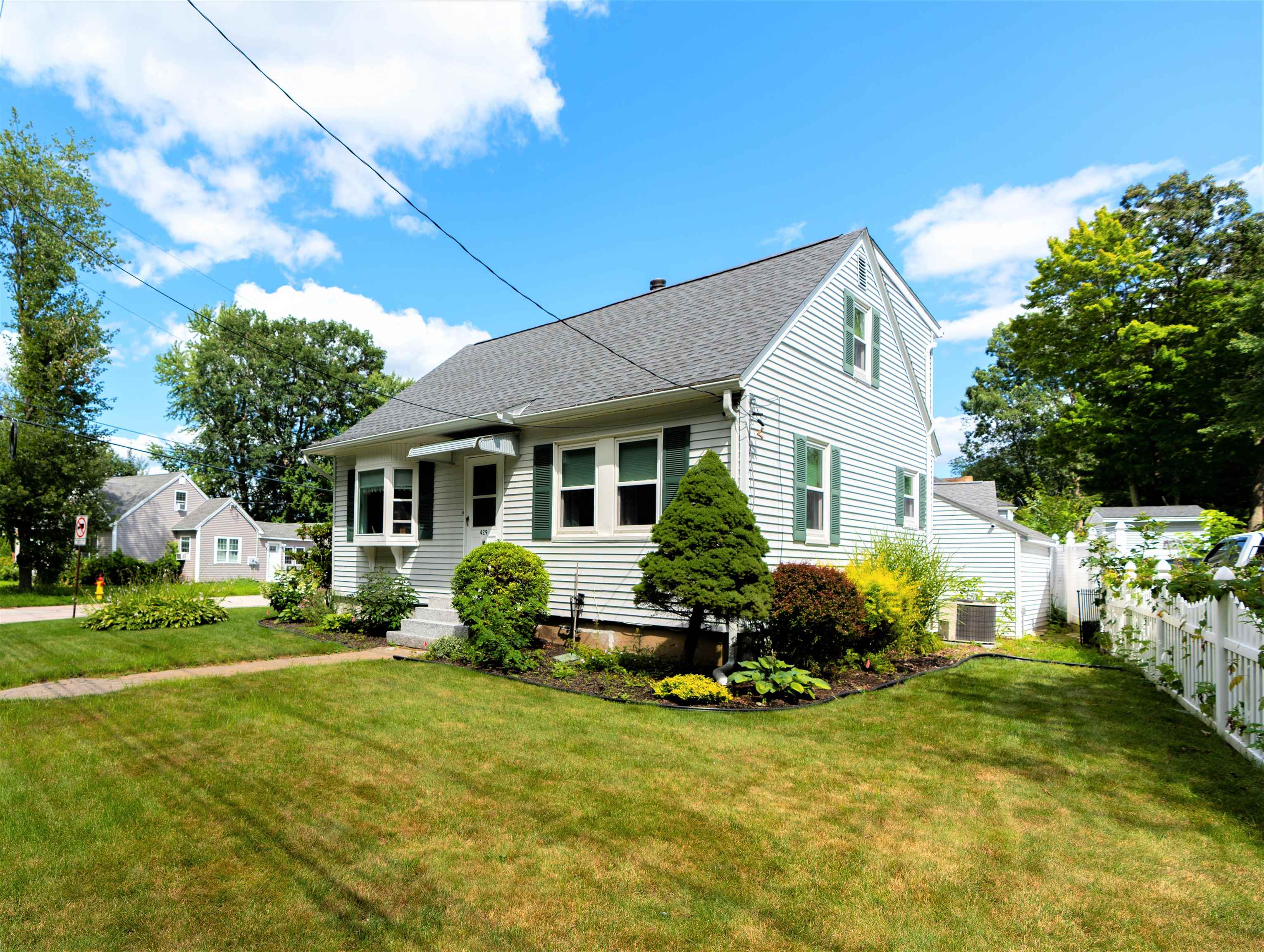 429 Calef Road Manchester, NH 03103 - Photo 1 of 23