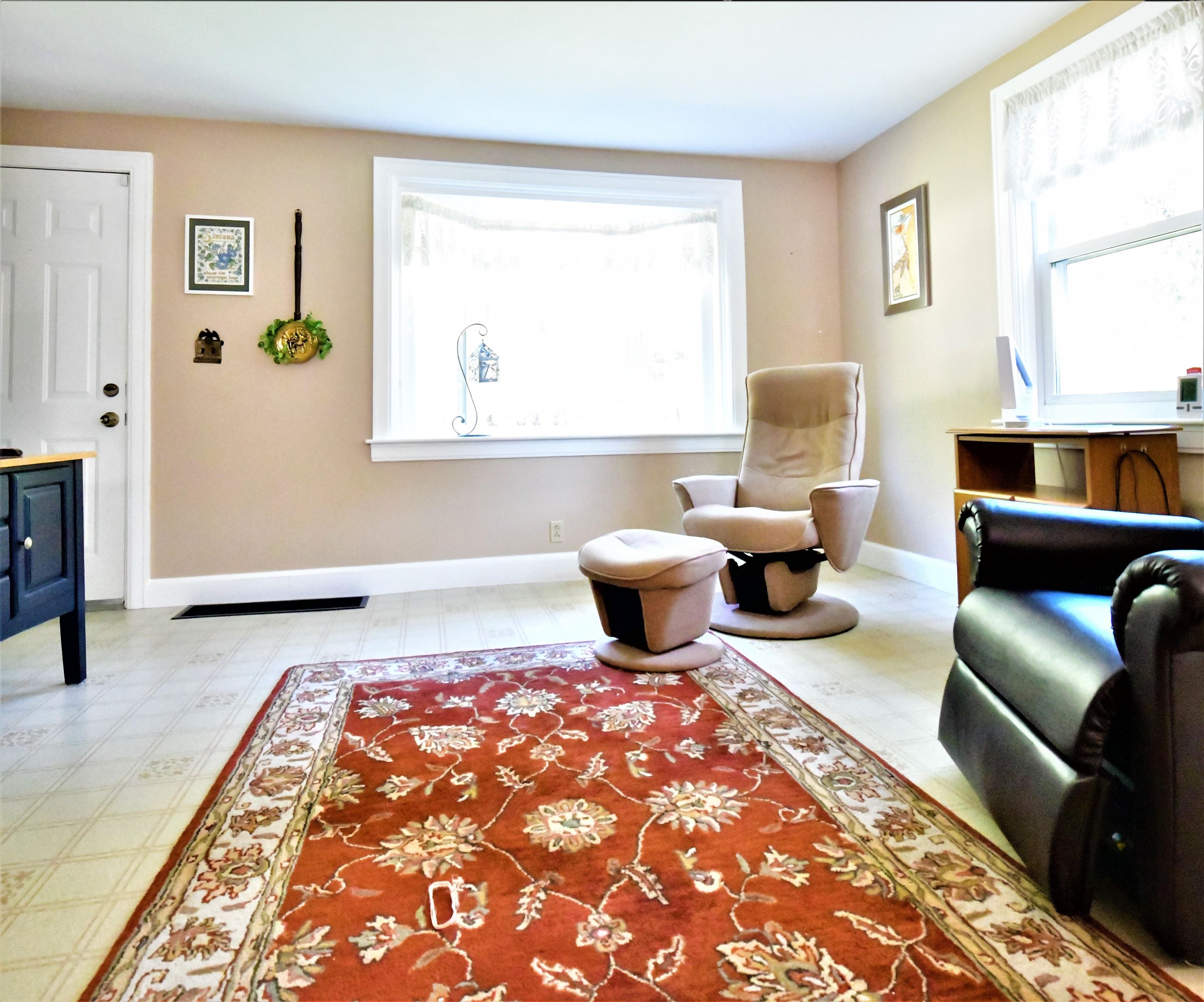 429 Calef Road Manchester, NH 03103 - Photo 5 of 23