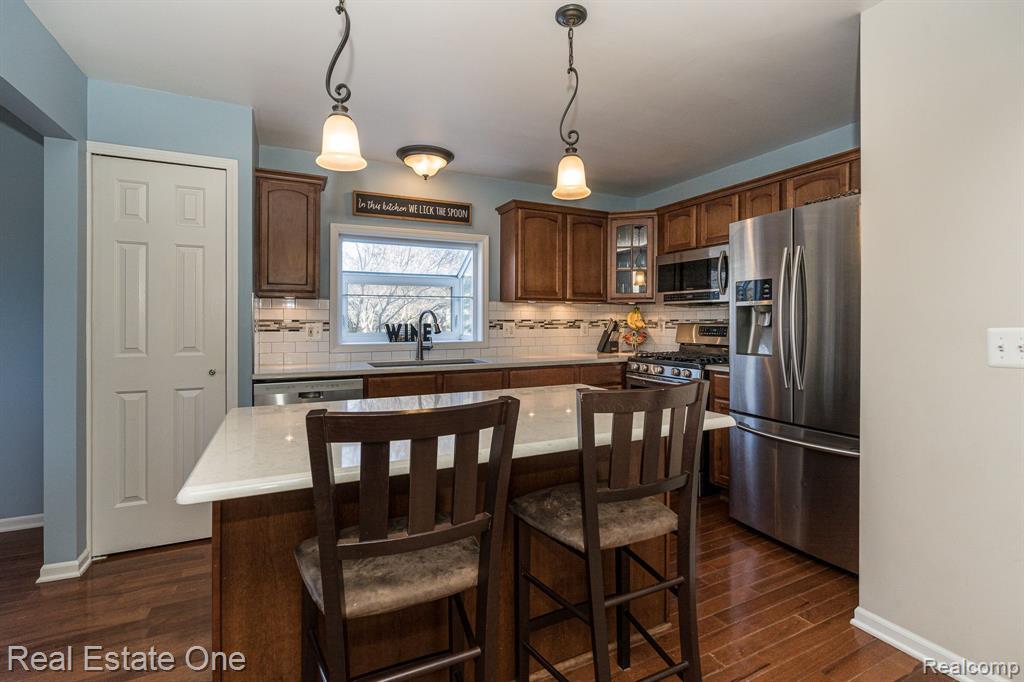 390 Shadywood Road Rochester Hills, MI 48307 - Photo 13 of 38