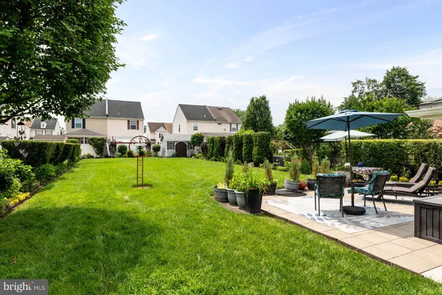 a view of backyard with sitting area