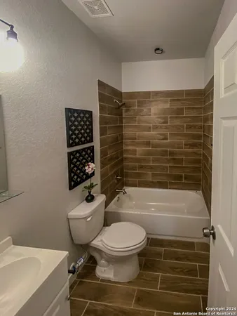 $1,295 | 143 Lucas Street, Unit 103, San Antonio, TX 78209