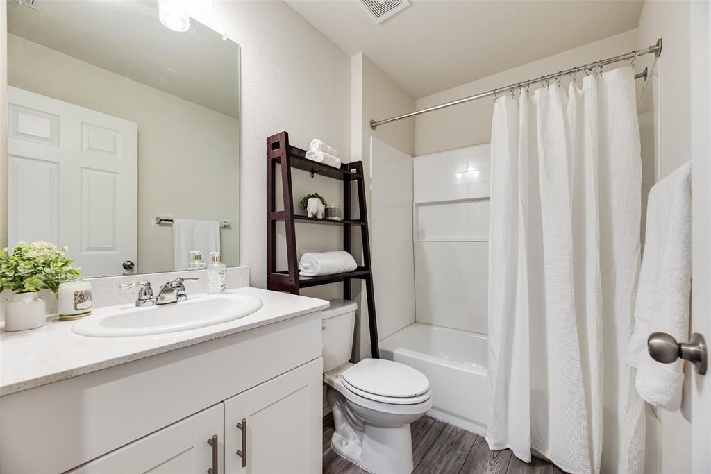 7005 Adderly Road Pilot Point, TX 76258 - Photo 15 of 38 Guest bathroom or perfect for secondary bedroom living with full tub/shower combo