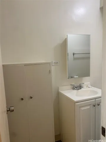 $1,440 | 1209 10th Avenue, Unit 206, Honolulu, HI 96816