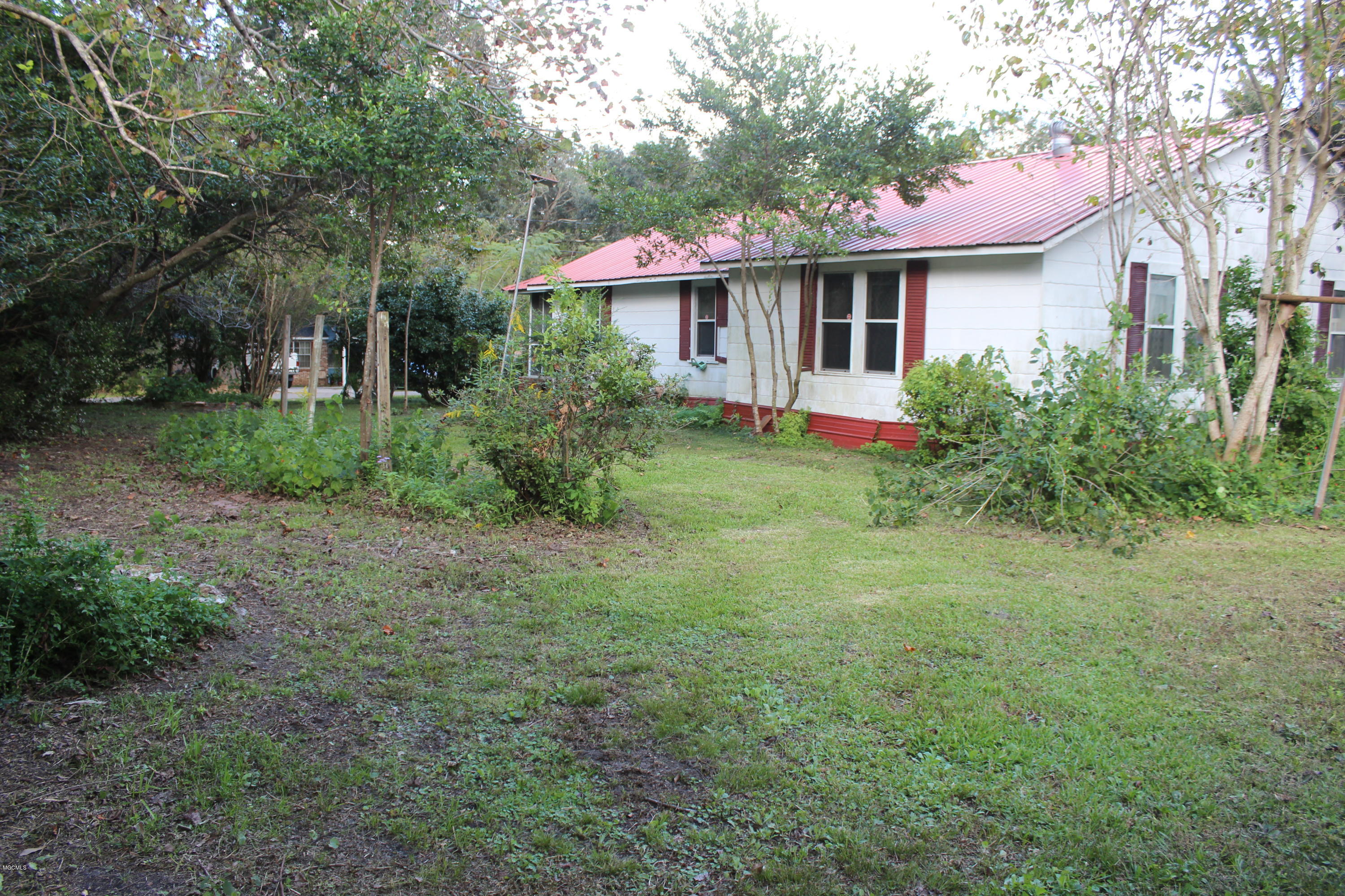 4124 Castenera Avenue Moss Point, MS 39563 - Photo 5 of 47 IMG_9979