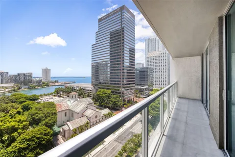 $3,700 | 500 Brickell Avenue, Unit 1400, Miami, FL 33131