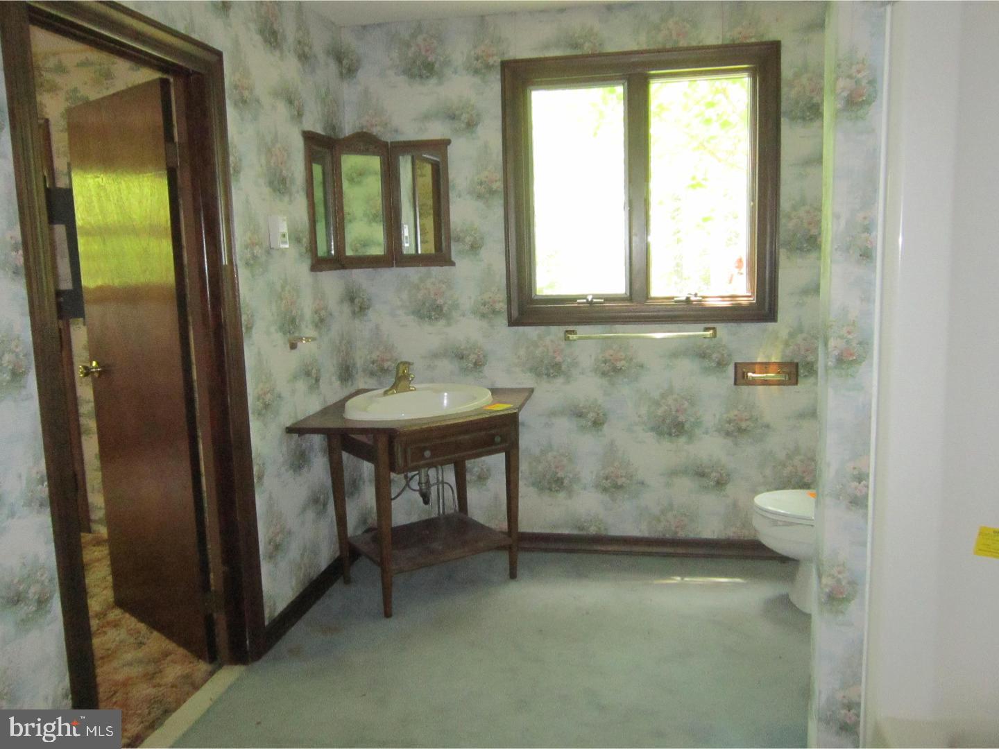 342 Lakedale Road Berlin, NJ 08009 - Photo 11 of 16 Gallery Image 11