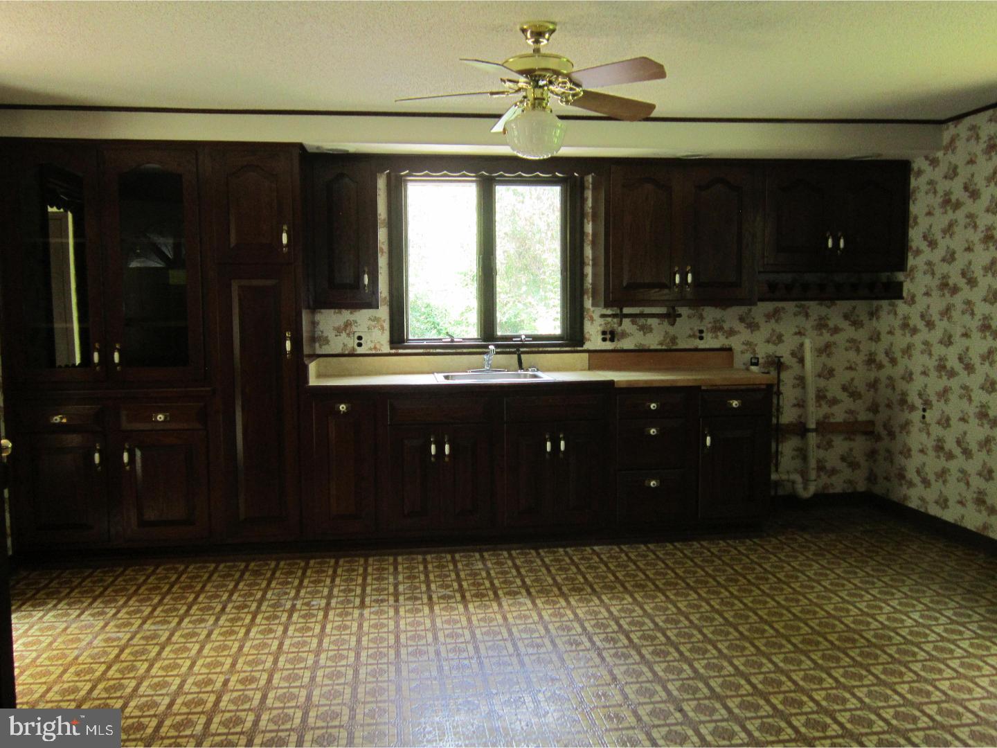 342 Lakedale Road Berlin, NJ 08009 - Photo 4 of 16 Gallery Image 4