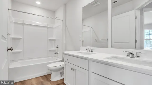 a black and white photo of a picture of the floor