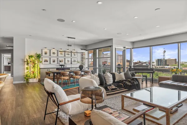 $849,900 | 545 East Wells Street, Unit 802, Milwaukee, WI 53202