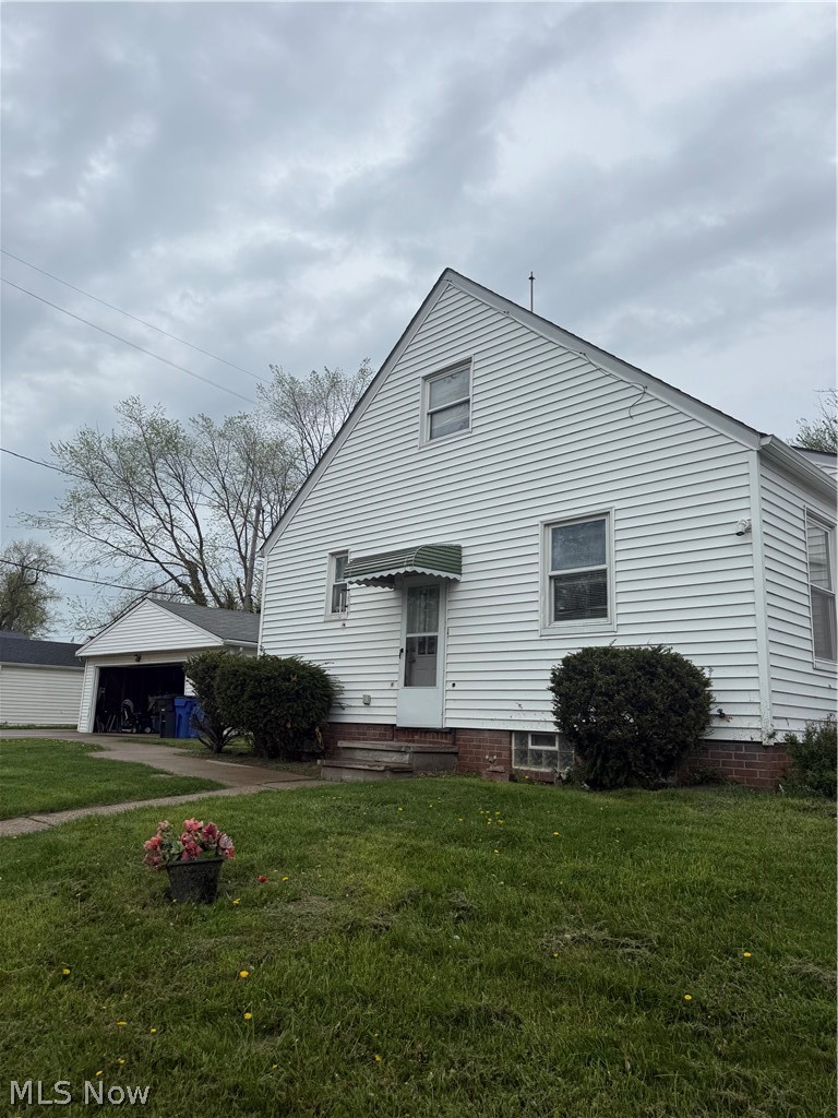 18011 Windward Road Cleveland, OH 44119 - Photo 3 of 6