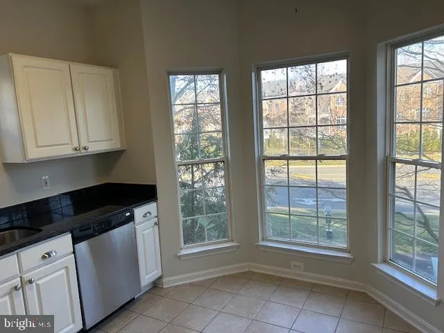 $2,800 | 4138 Fountainside Lane, Unit 202, Fairfax, VA 22030