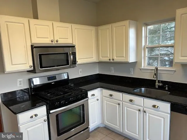 $2,800 | 4138 Fountainside Lane, Unit 202, Fairfax, VA 22030