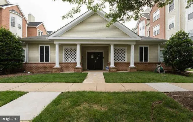 $2,800 | 4138 Fountainside Lane, Unit 202, Fairfax, VA 22030