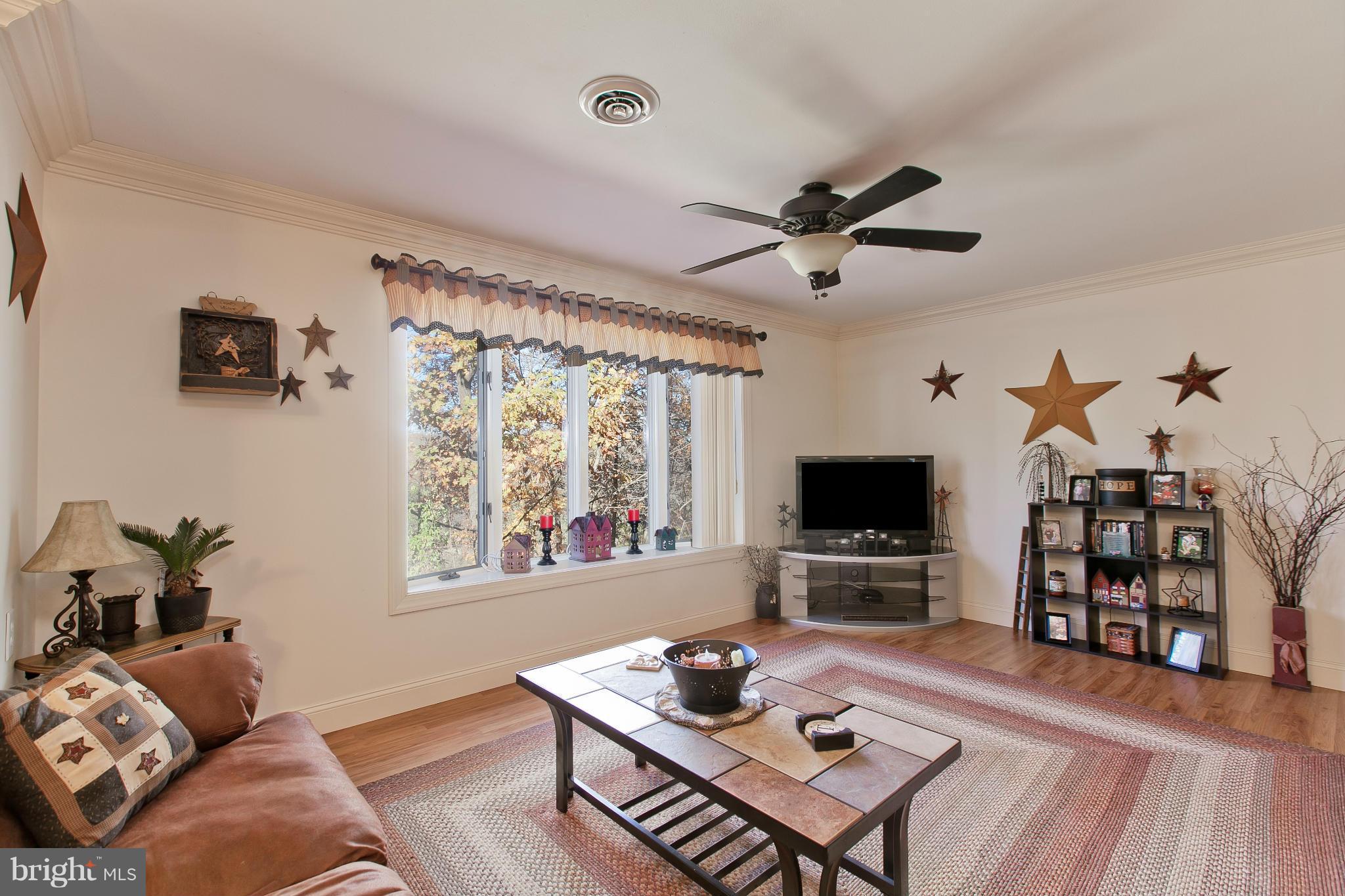 890 Paradise Valley Road Falling Waters, WV 25419 - Photo 5 of 30 Living Room
