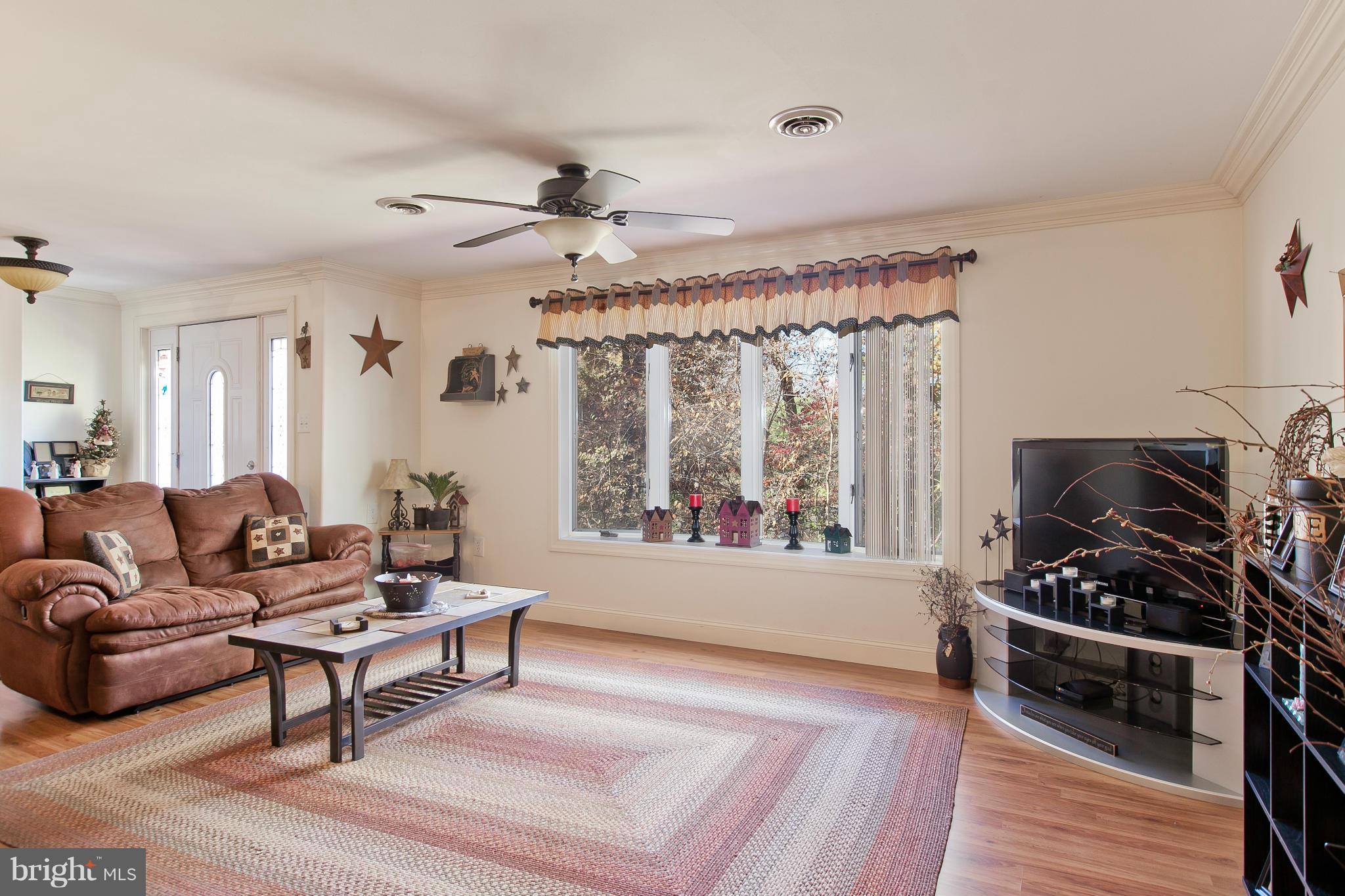 890 Paradise Valley Road Falling Waters, WV 25419 - Photo 6 of 30 Living Room