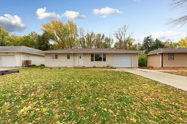 $299,900 | 2609 East Main Street, Mankato, MN 56001