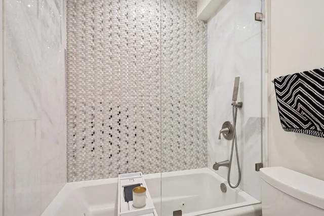 $275,000 | 5506 Lincoln Avenue, Unit 415, Morton Grove, IL 60053