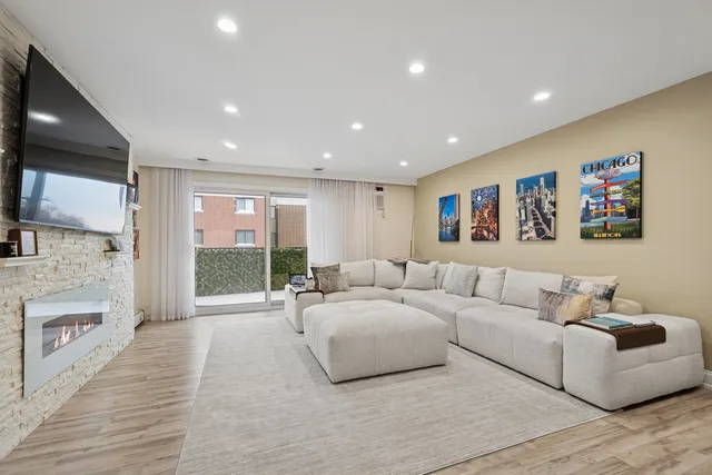 $275,000 | 5506 Lincoln Avenue, Unit 415, Morton Grove, IL 60053