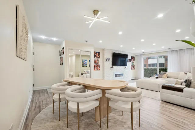 $275,000 | 5506 Lincoln Avenue, Unit 415, Morton Grove, IL 60053