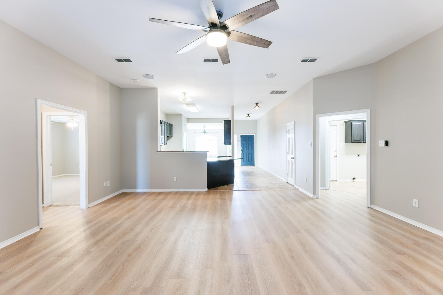 10602 Clinton Avenue Lubbock, TX 79424 - Photo 10 of 45 -
