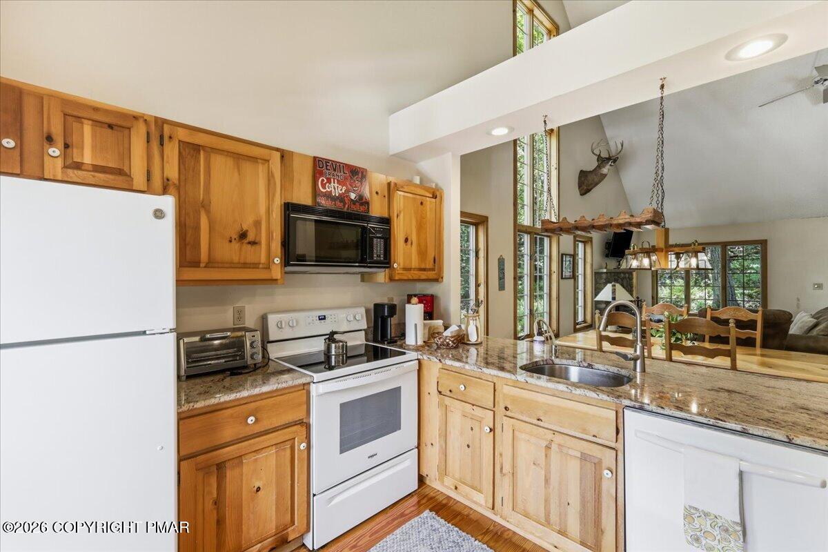 128 Short Hill Rd Lake Lake Harmony, PA 18624 - Photo 10 of 44 Kitchen
